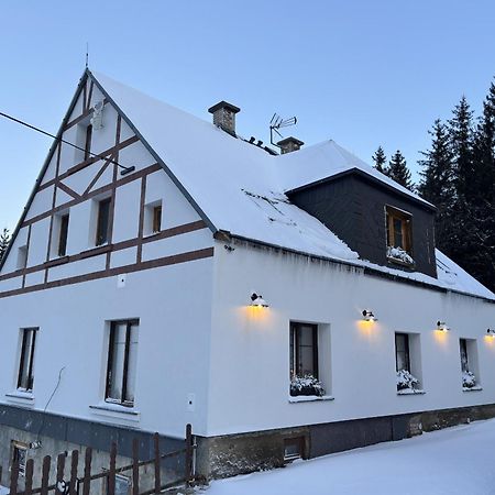 Wolf House Klinovec Hotell Loučná pod Klínovcem Exteriör bild