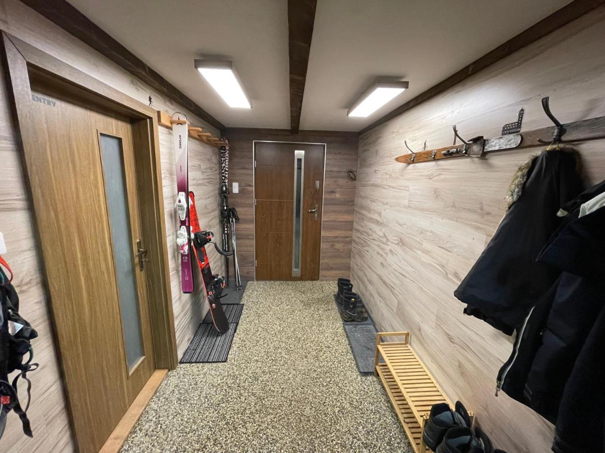 Wolf House Klinovec Hotell Loučná pod Klínovcem Exteriör bild