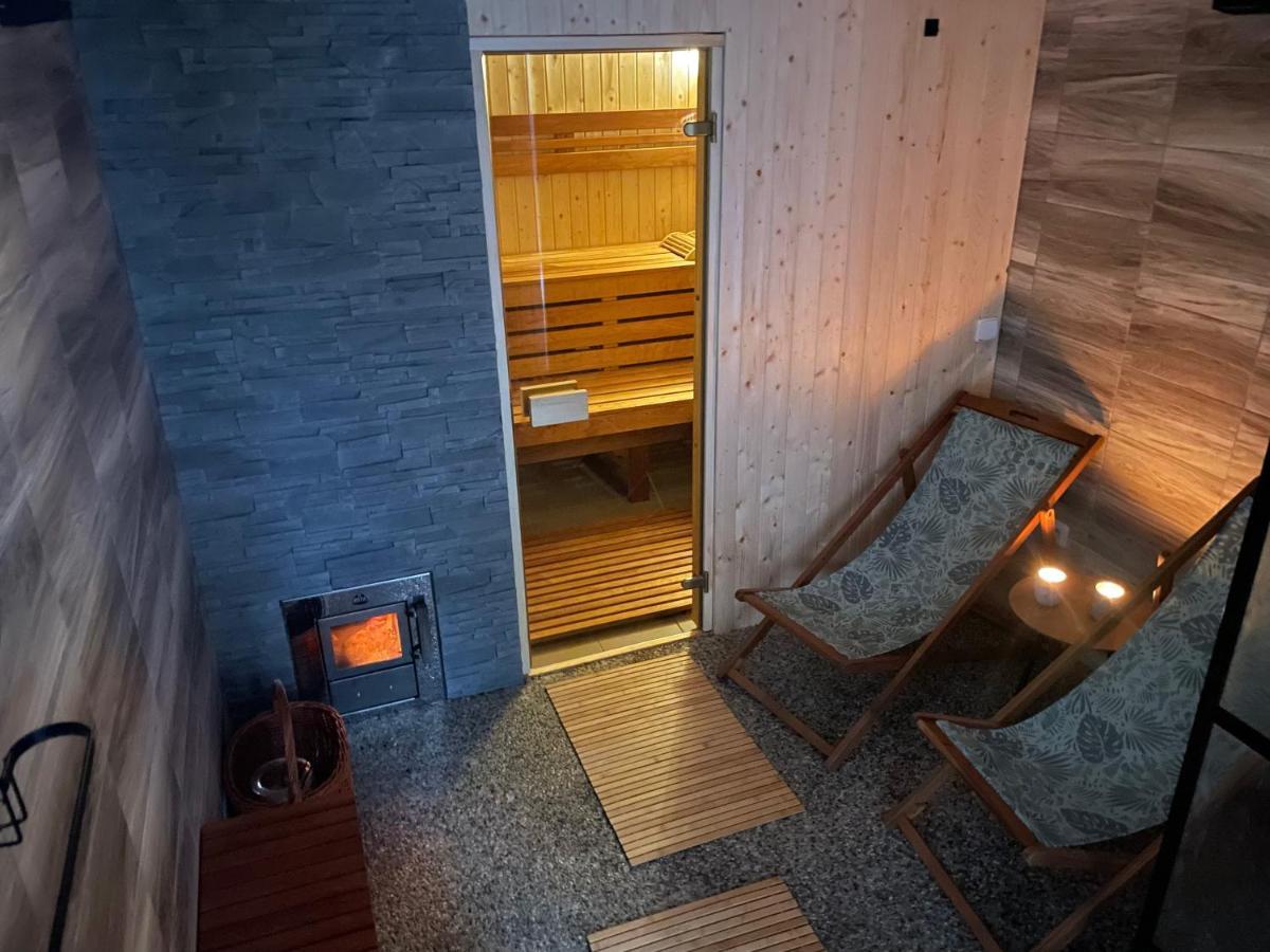Wolf House Klinovec Hotell Loučná pod Klínovcem Exteriör bild