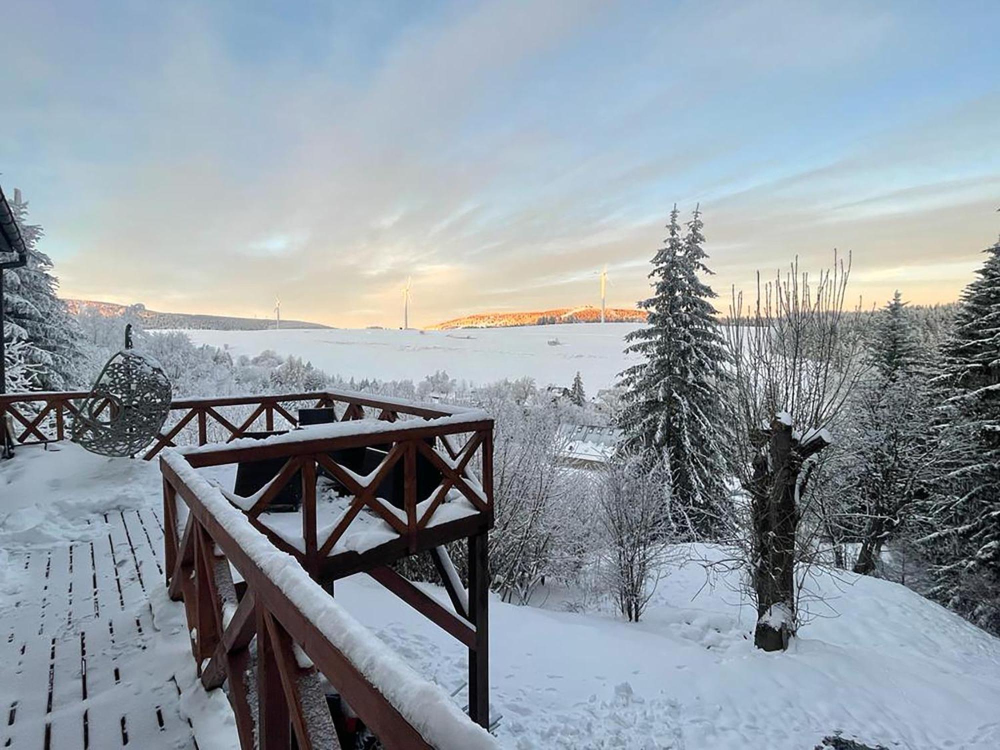 Wolf House Klinovec Hotell Loučná pod Klínovcem Exteriör bild